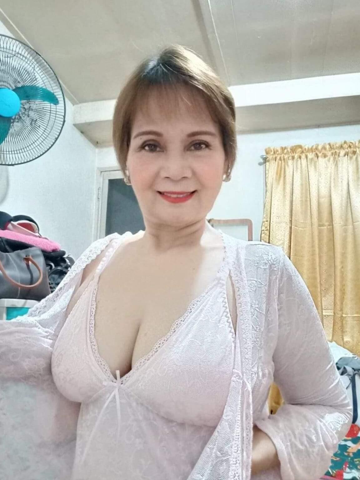 Asian Oma in soziale Medien