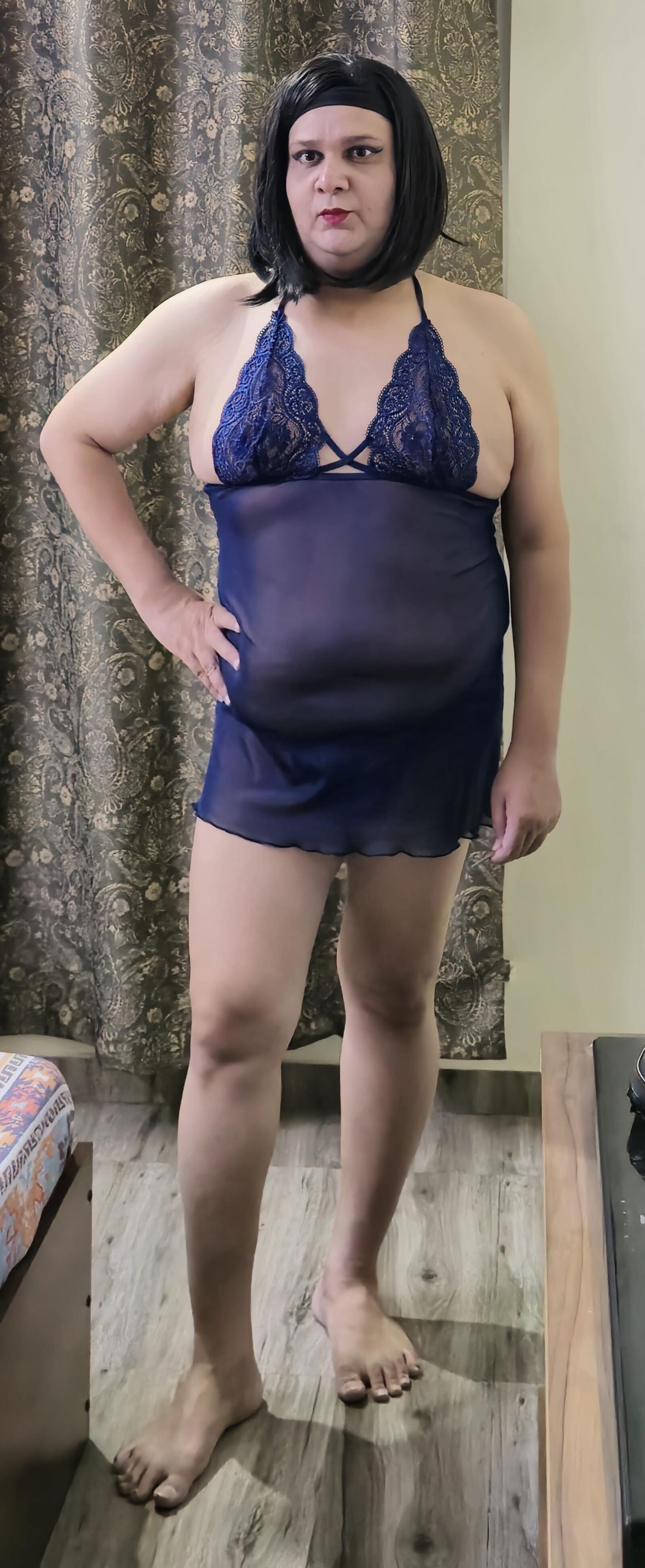 Travesti Monica M Cabelo Curto Vaga de Cabelo em Lingerie Azul