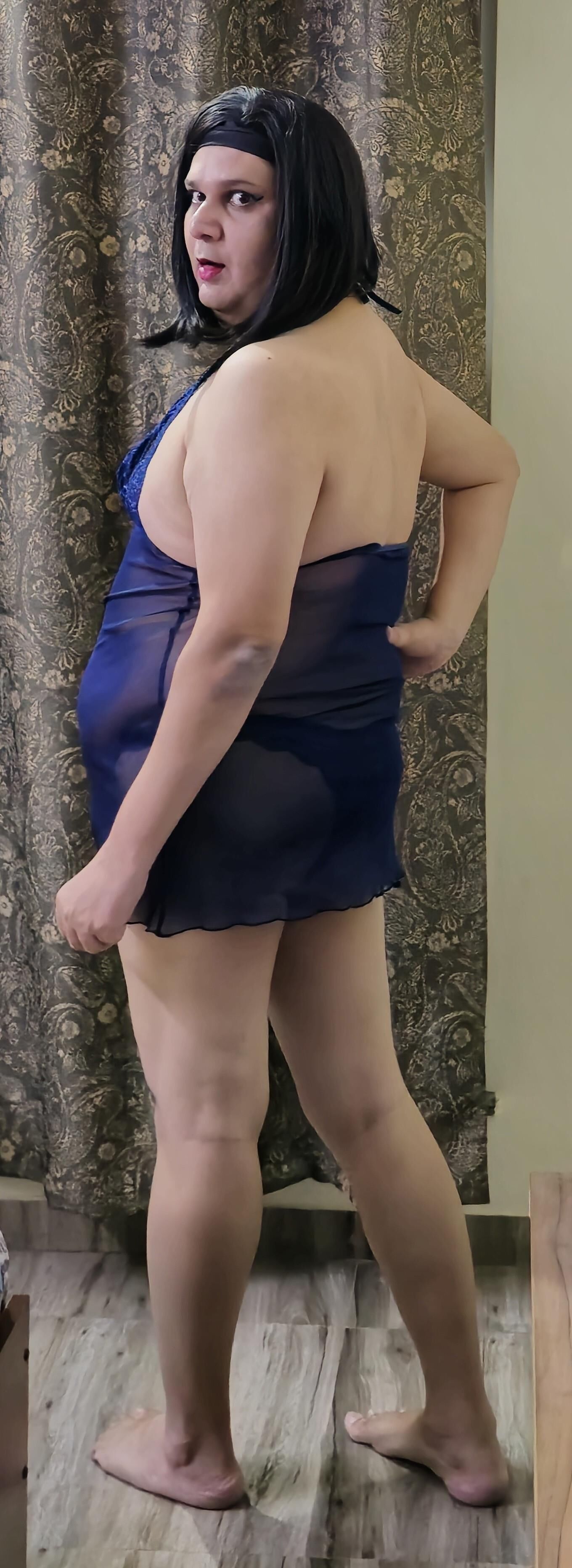 Travesti Monica M Cabelo Curto Vaga de Cabelo em Lingerie Azul