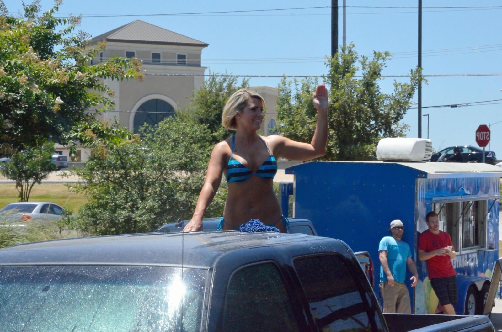 Linda Big Booty Blonde Carwash Milf