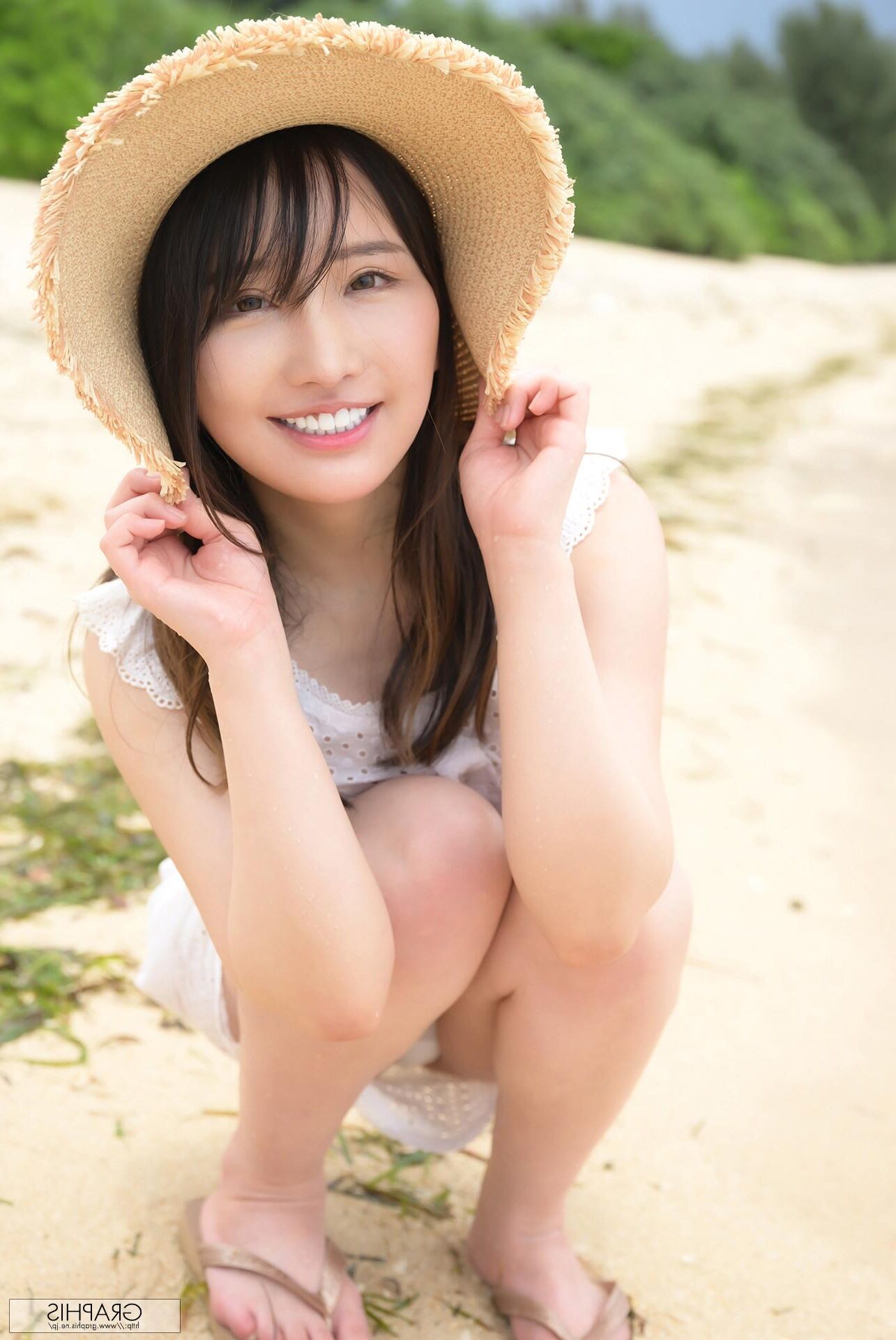 Karen Yuzuriha Graphis Gals dévoile
