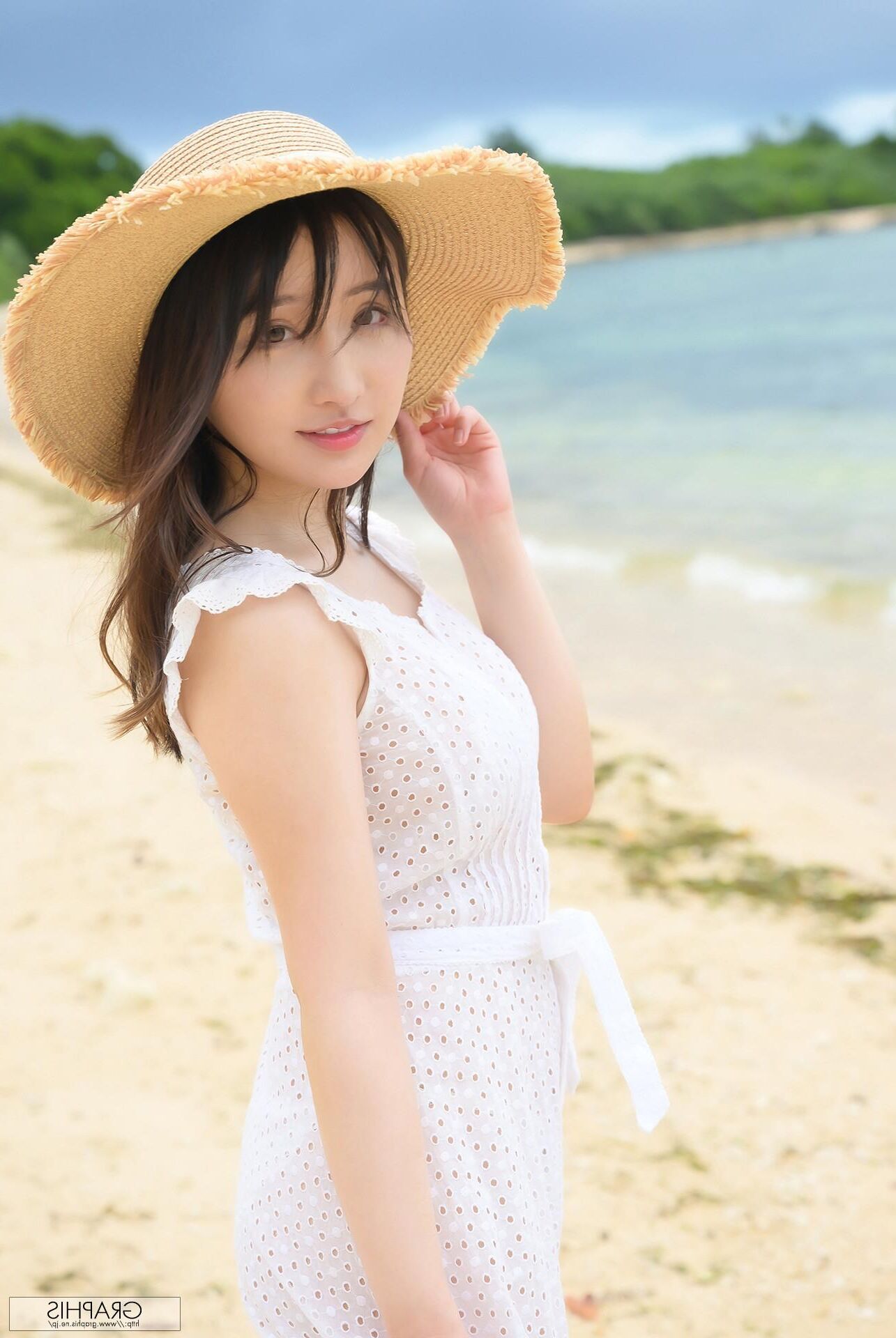 Karen Yuzuriha Graphis Gals dévoile
