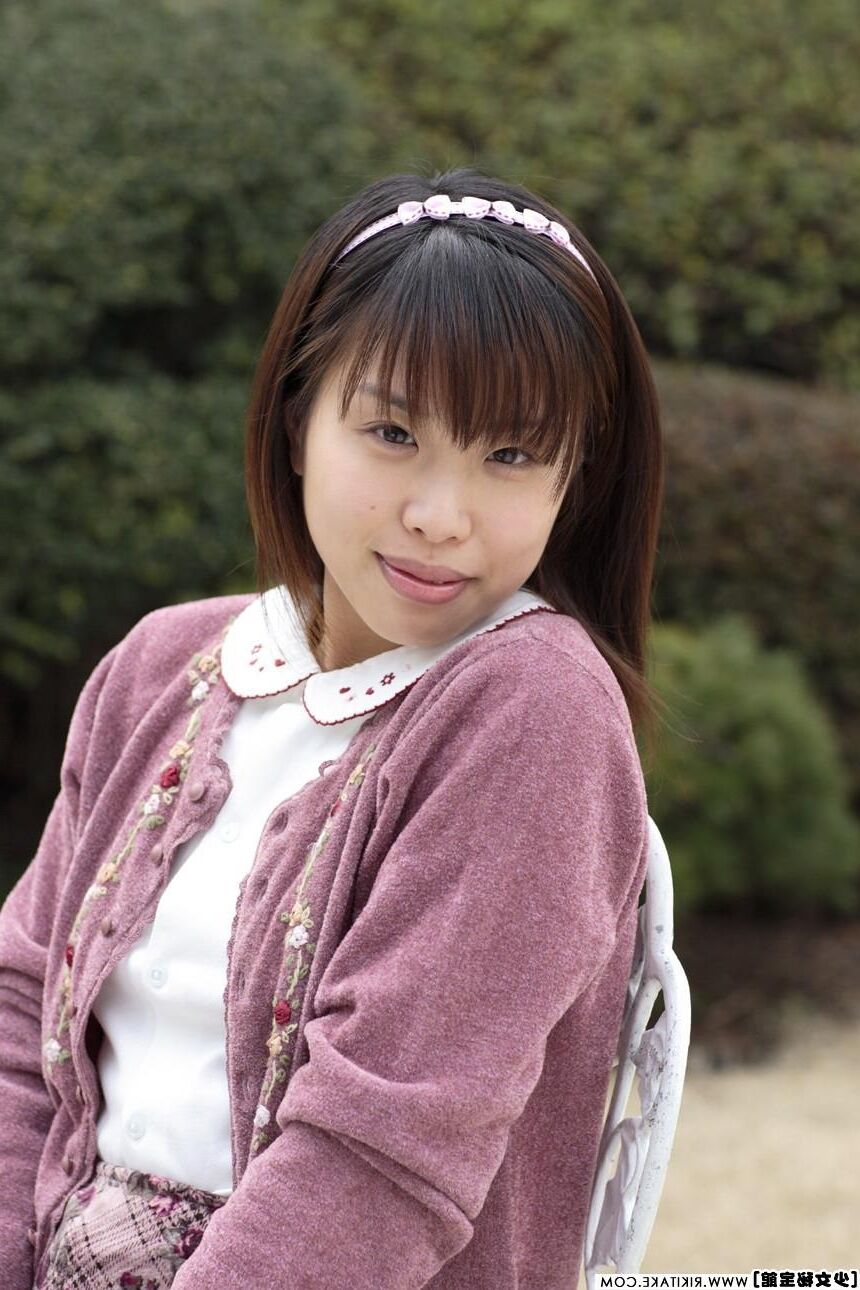 Modèle de nu japonais Nami sudo