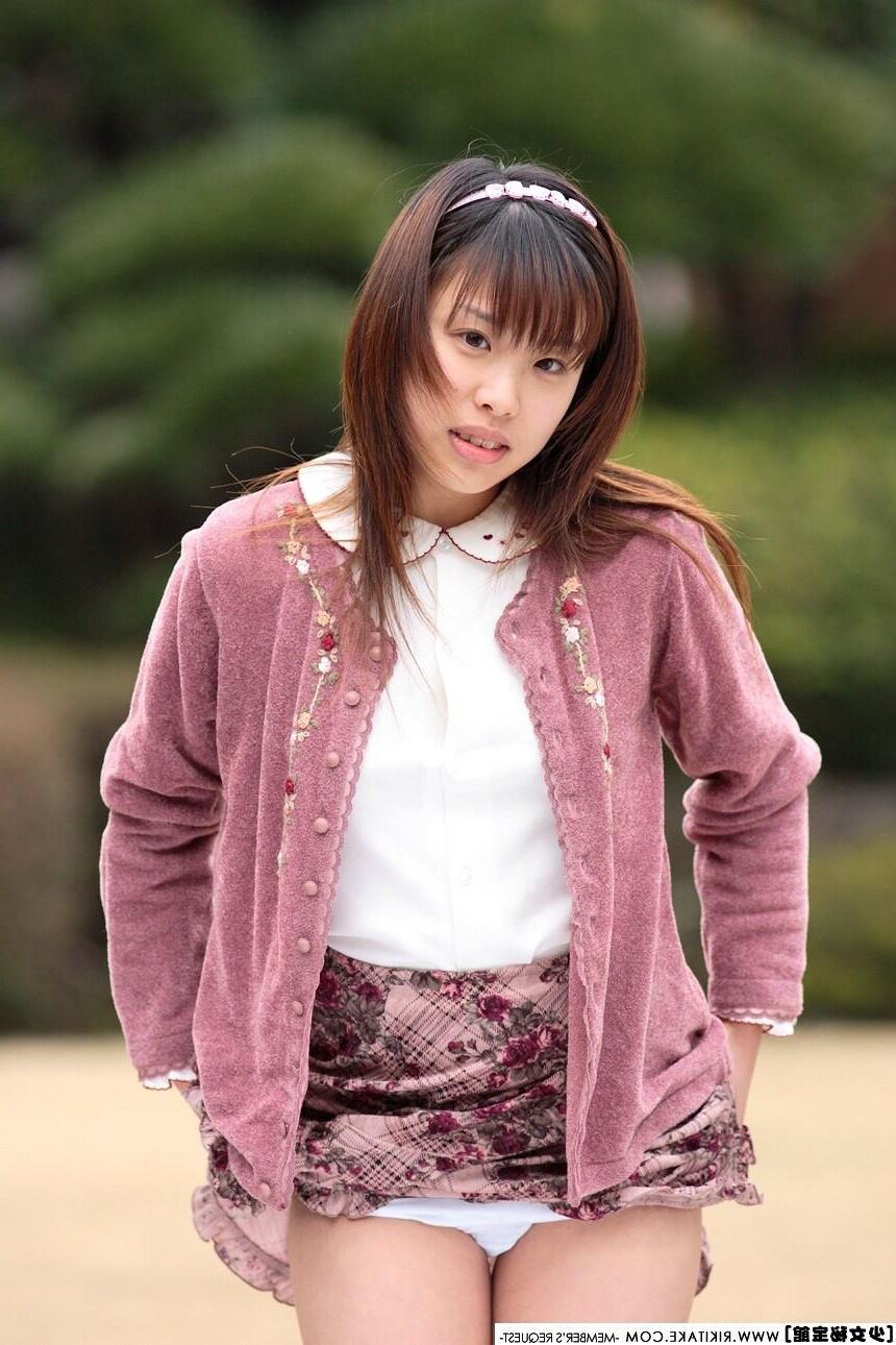 Modèle de nu japonais Nami sudo