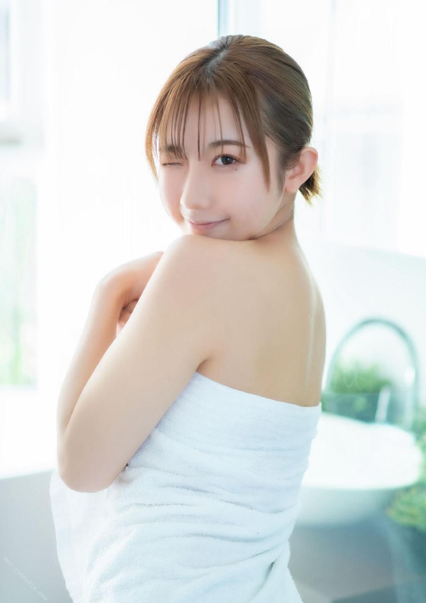 Momo Taiga Gravure Photo Book Love