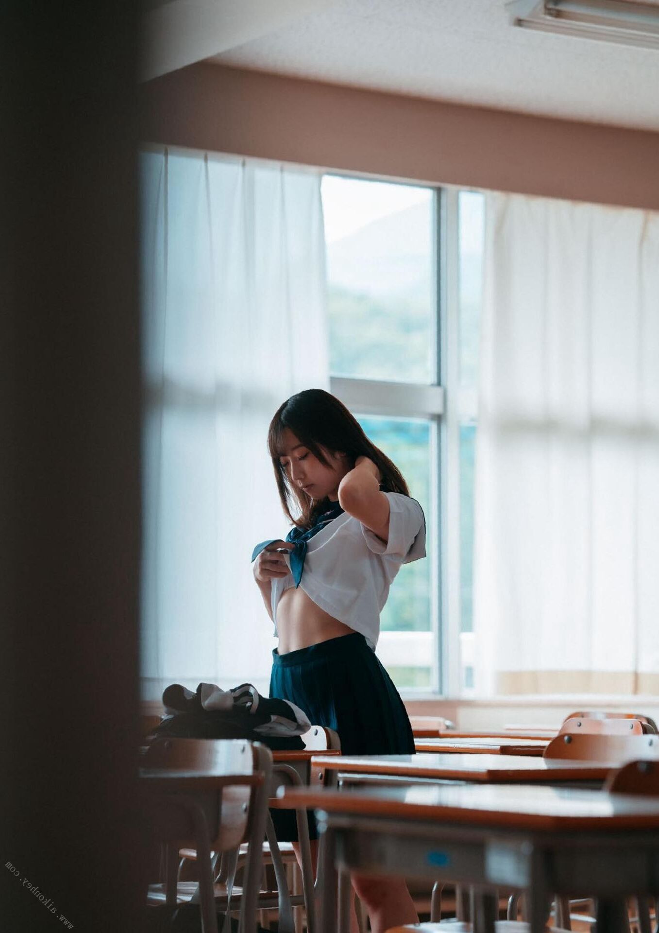 Momo Taiga Gravure Photo Book Shun
