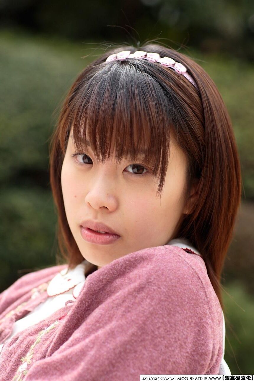 Modèle de nu japonais Nami sudo