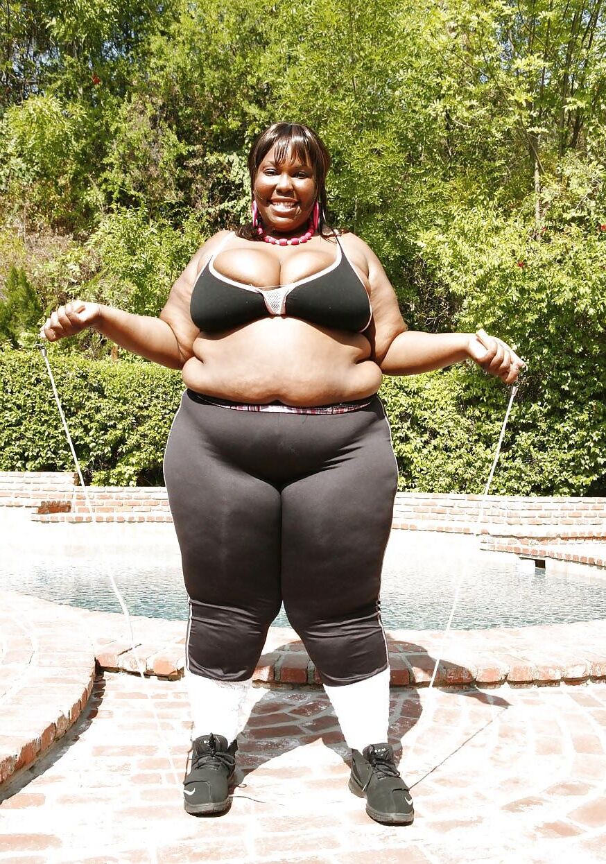 Uma prostituta gorda vem a você vestida assim, você pagaria?
