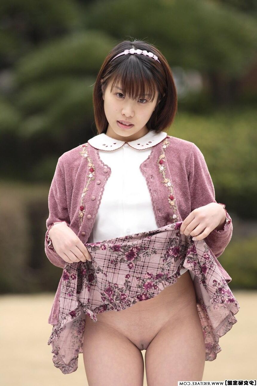 Modèle de nu japonais Nami sudo