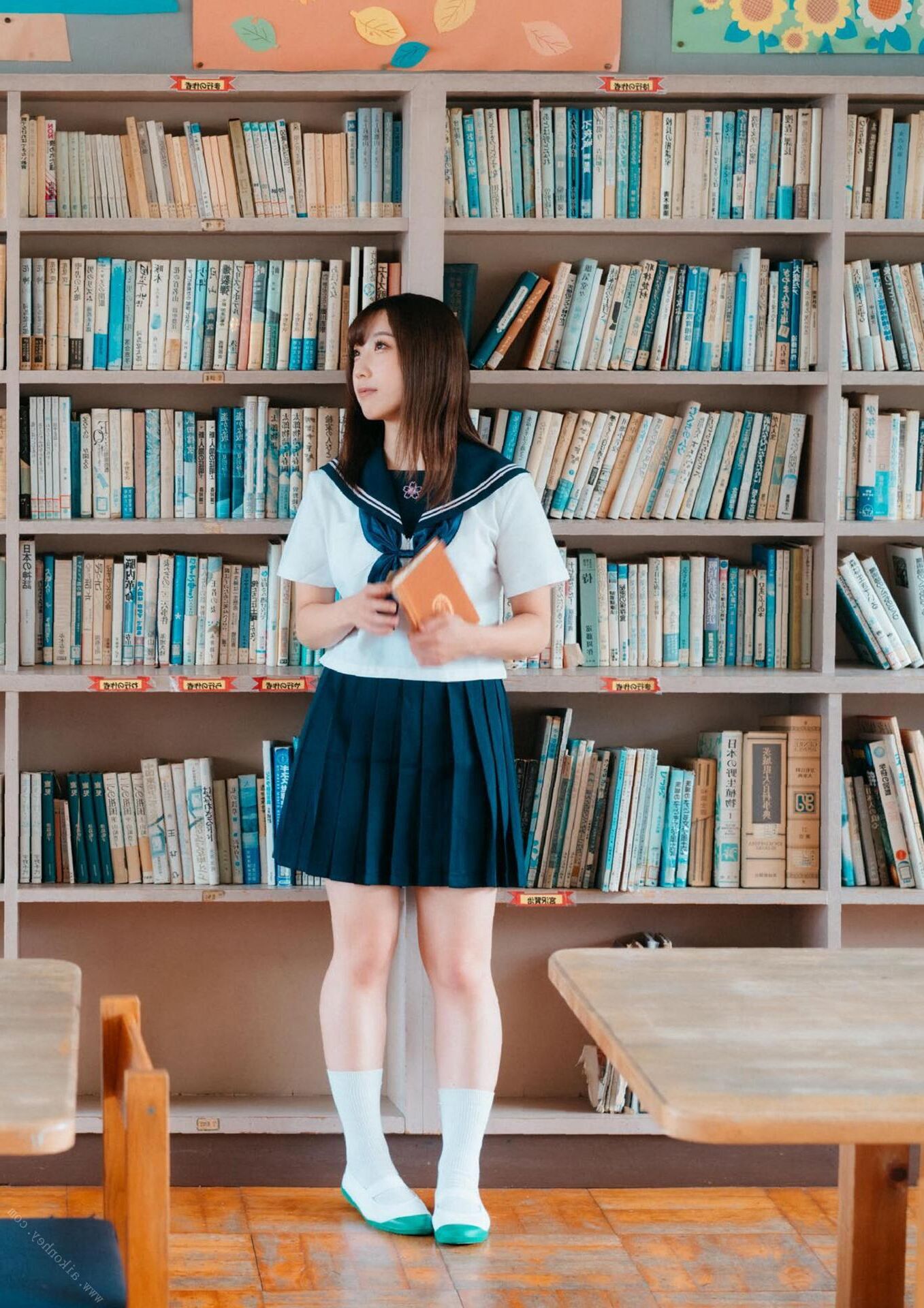 Momo Taiga Gravure Photo Book Shun