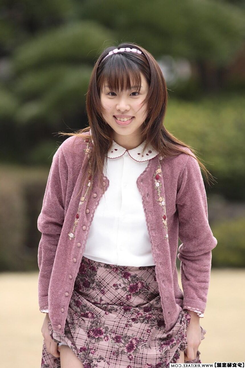 Modèle de nu japonais Nami sudo