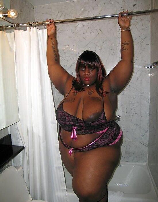 Uma prostituta gorda vem a você vestida assim, você pagaria?