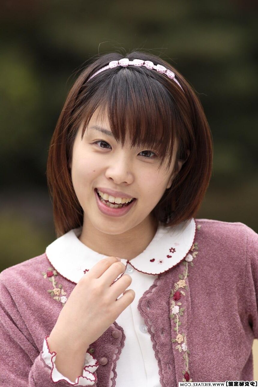 Modèle de nu japonais Nami sudo