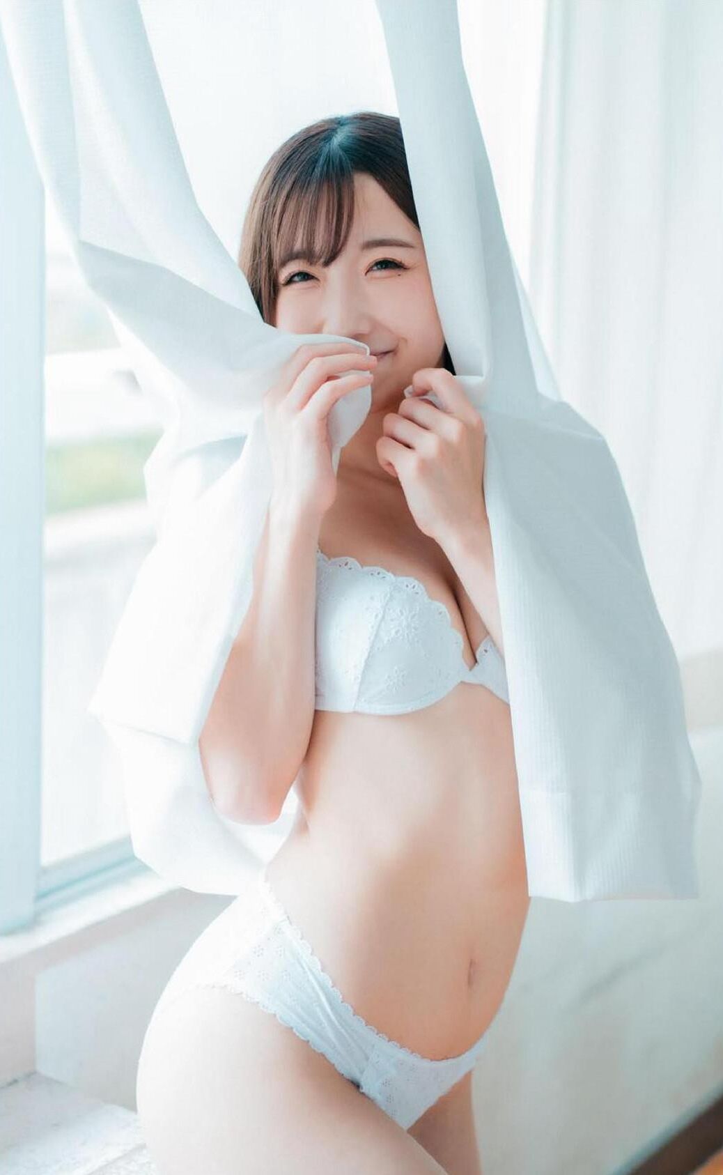 Momo Taiga Gravure Photo Book Shun