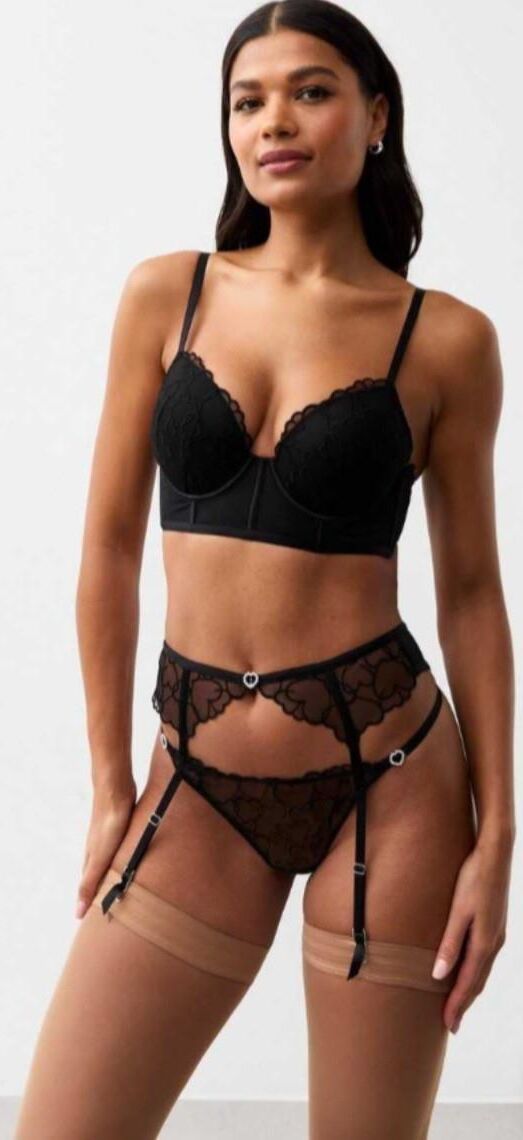 Mezcla de lencería y bikini