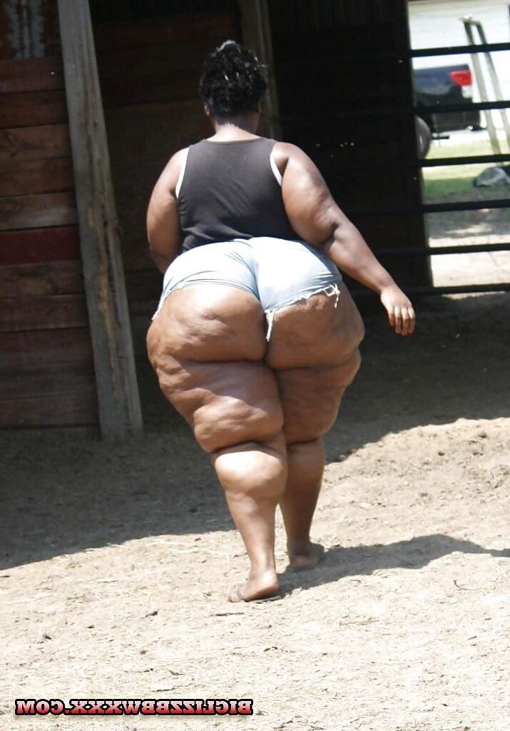 Uma prostituta gorda vem a você vestida assim, você pagaria?