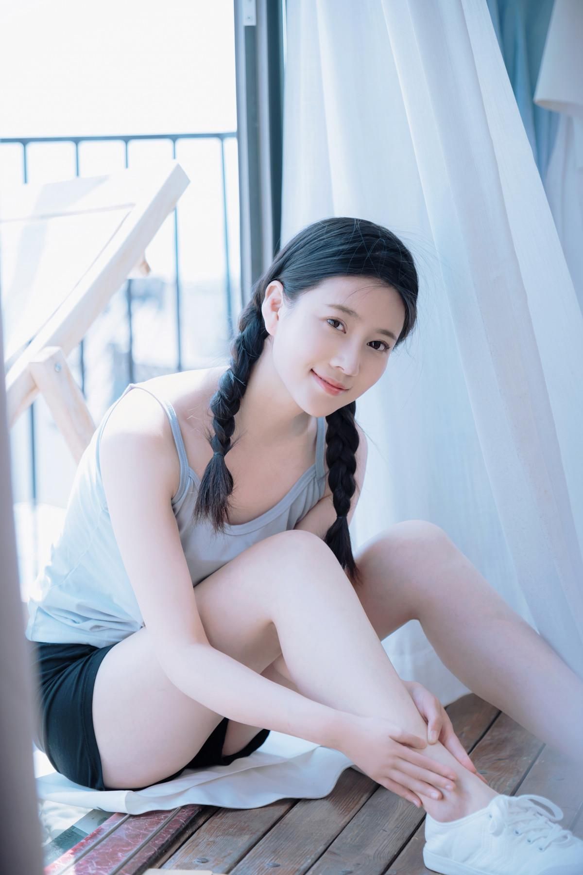 Nian Nian Cosplay Spring Breeze