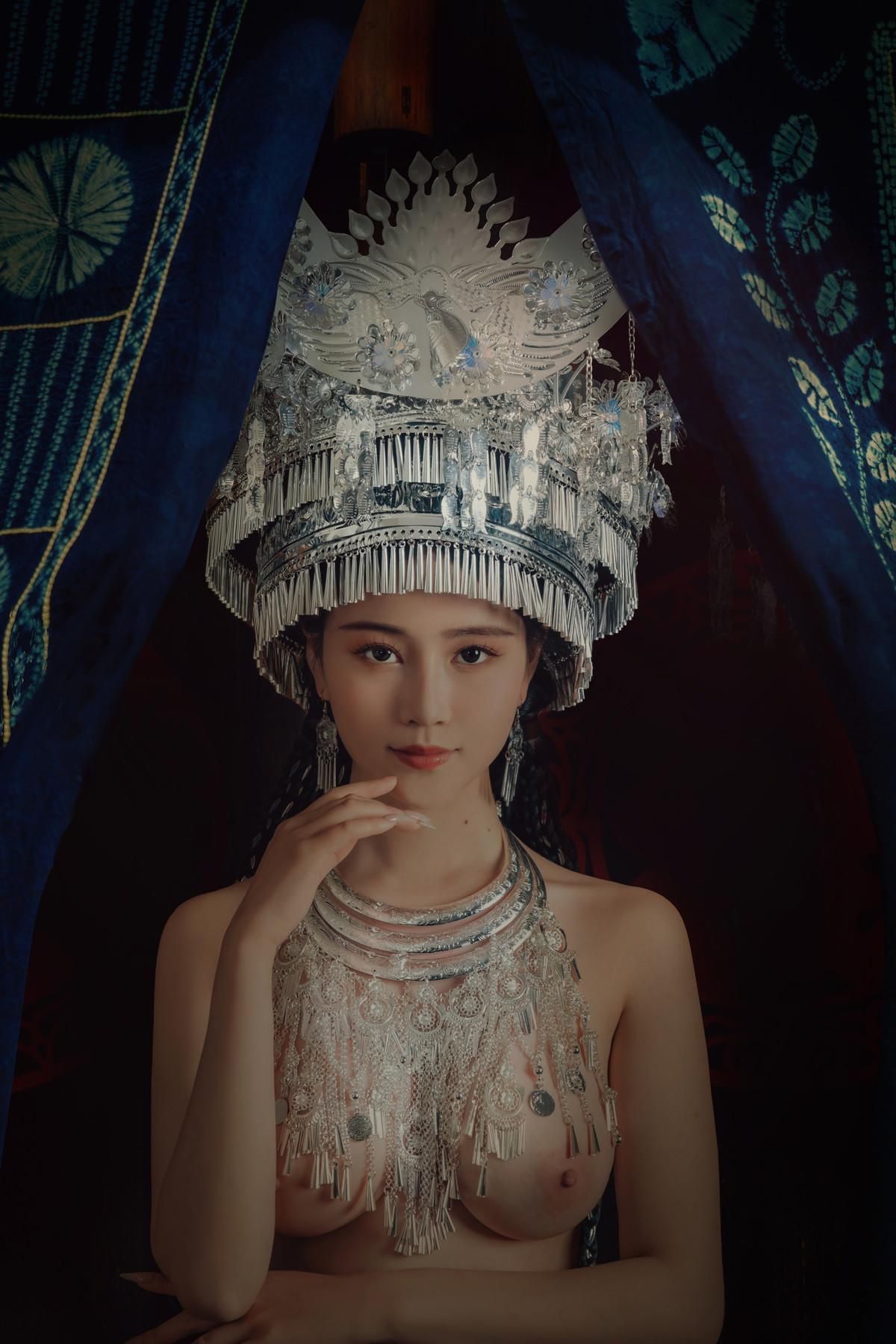 Nian Nian Cosplay Miao Girl