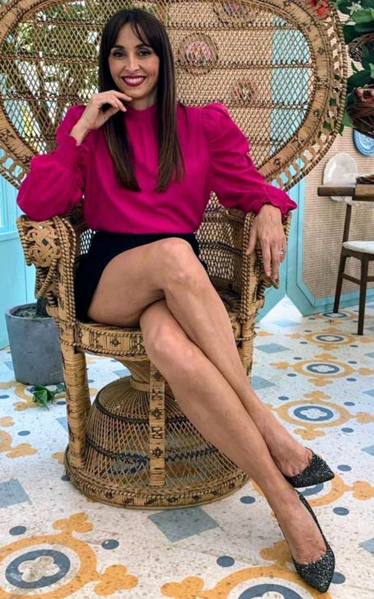 CROSSED LEGS_