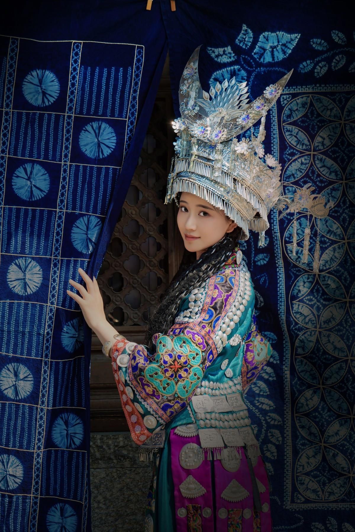 Nian Nian Cosplay Miao Girl