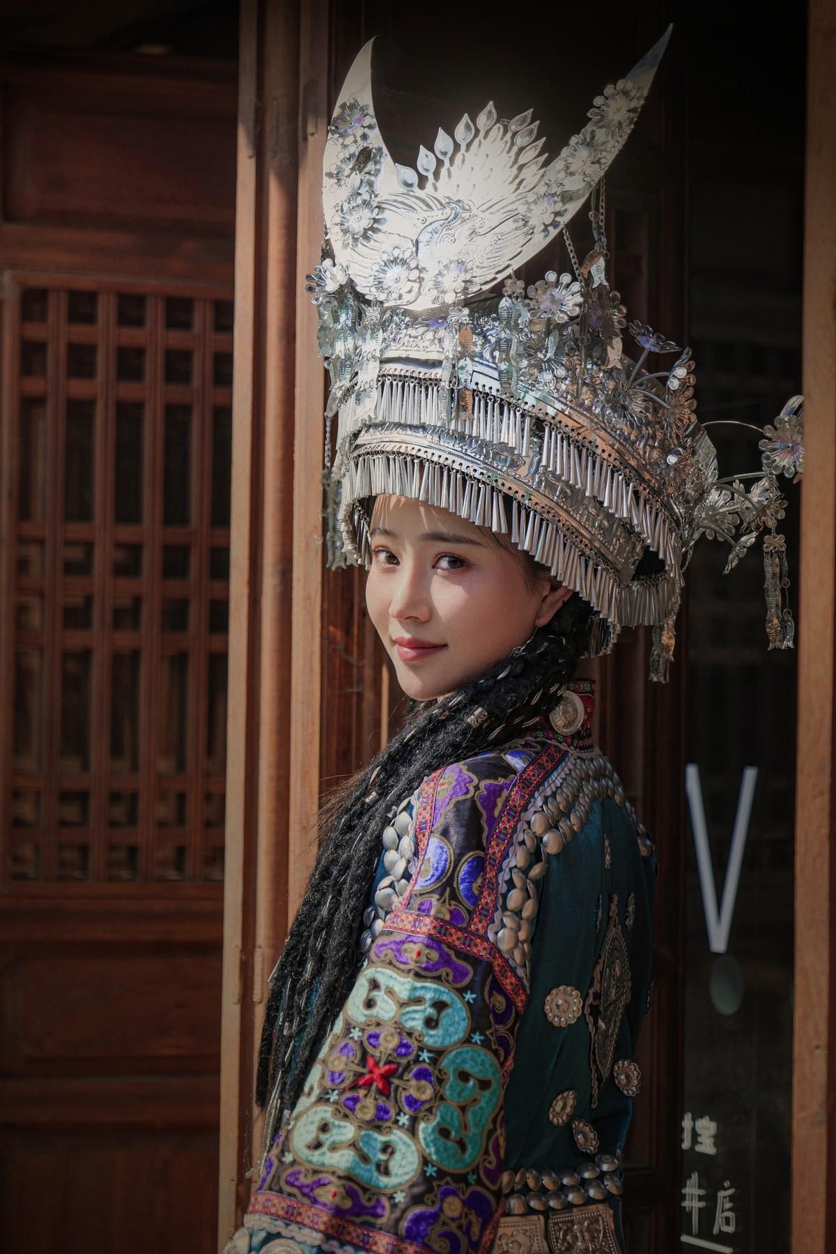 Nian Nian Cosplay Miao Girl