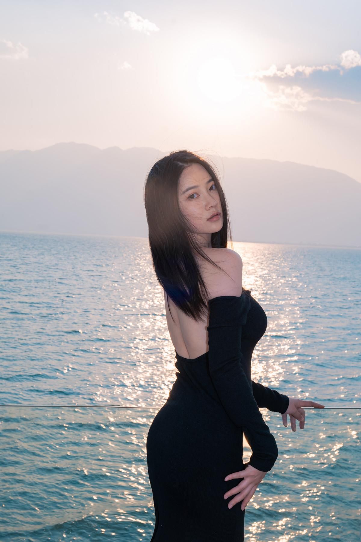 Nian Nian Cosplay Erhai Lake