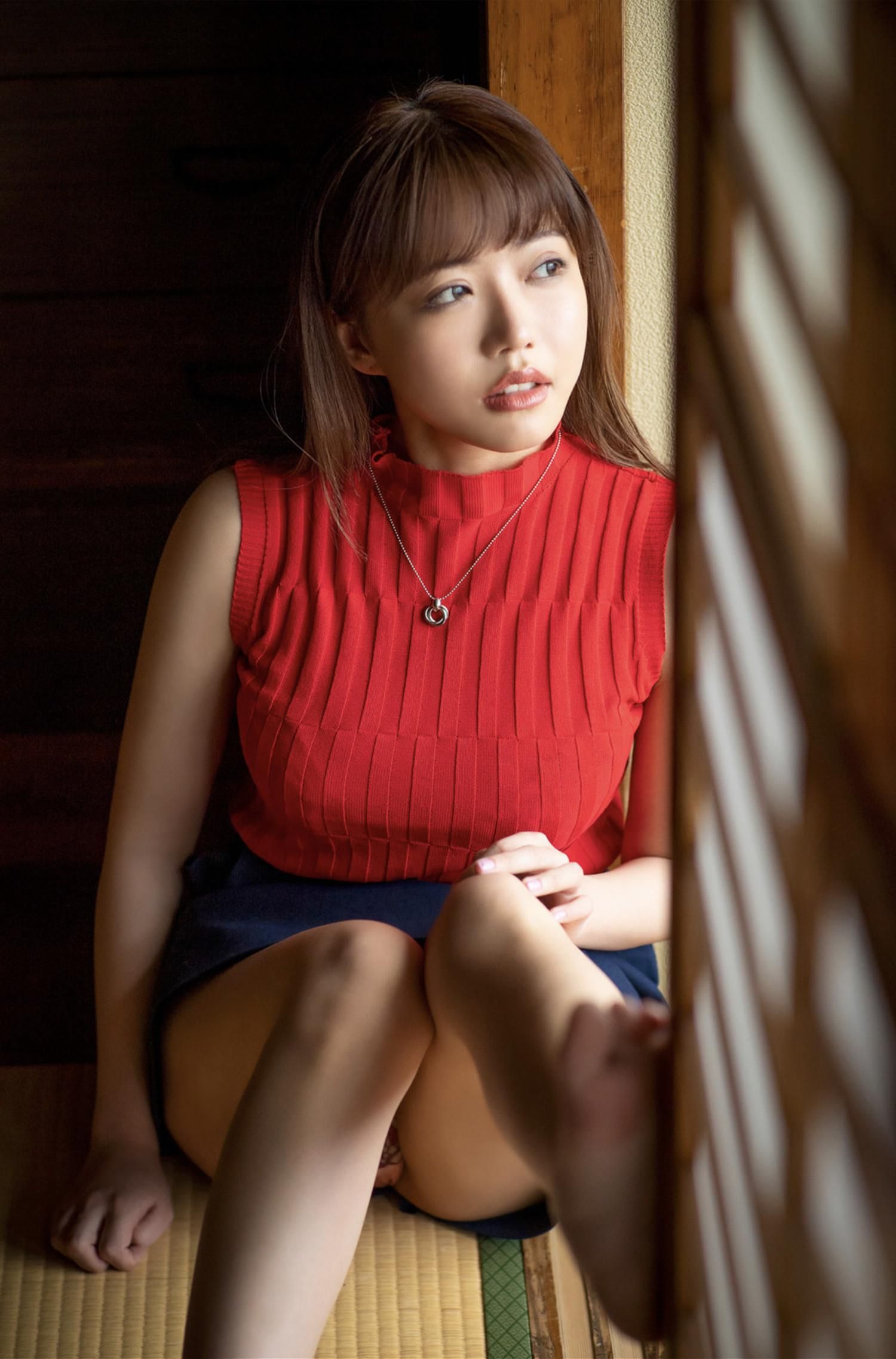 Reona Tomiyasu Peeking at the Girl Next Door