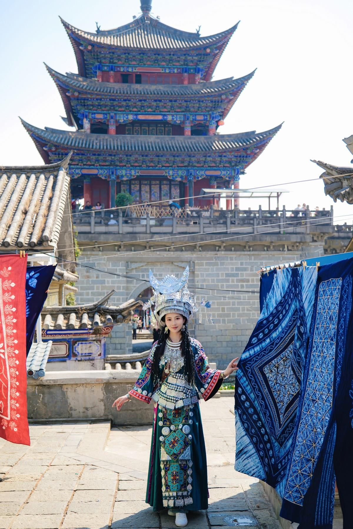Nian Nian Cosplay Miao Girl