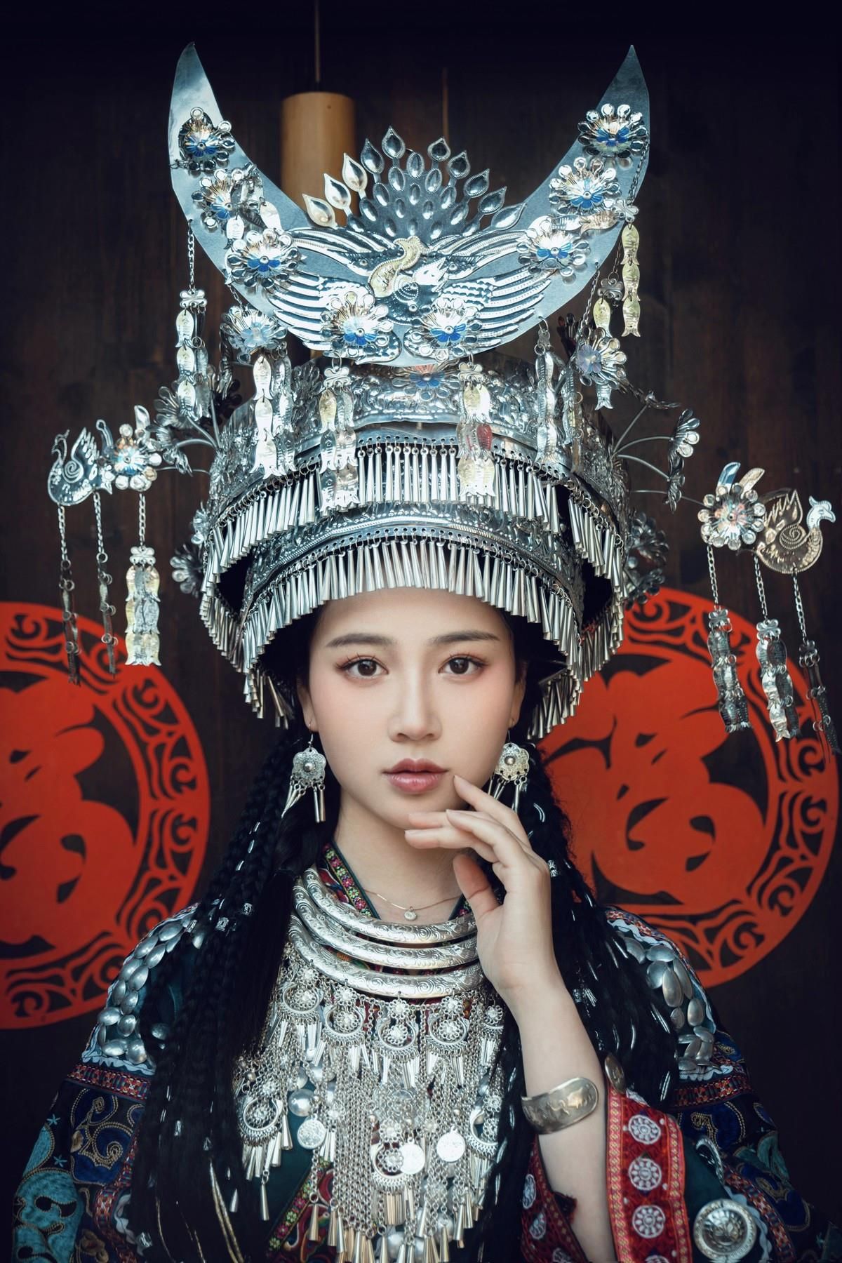 Nian Nian Cosplay Miao Girl