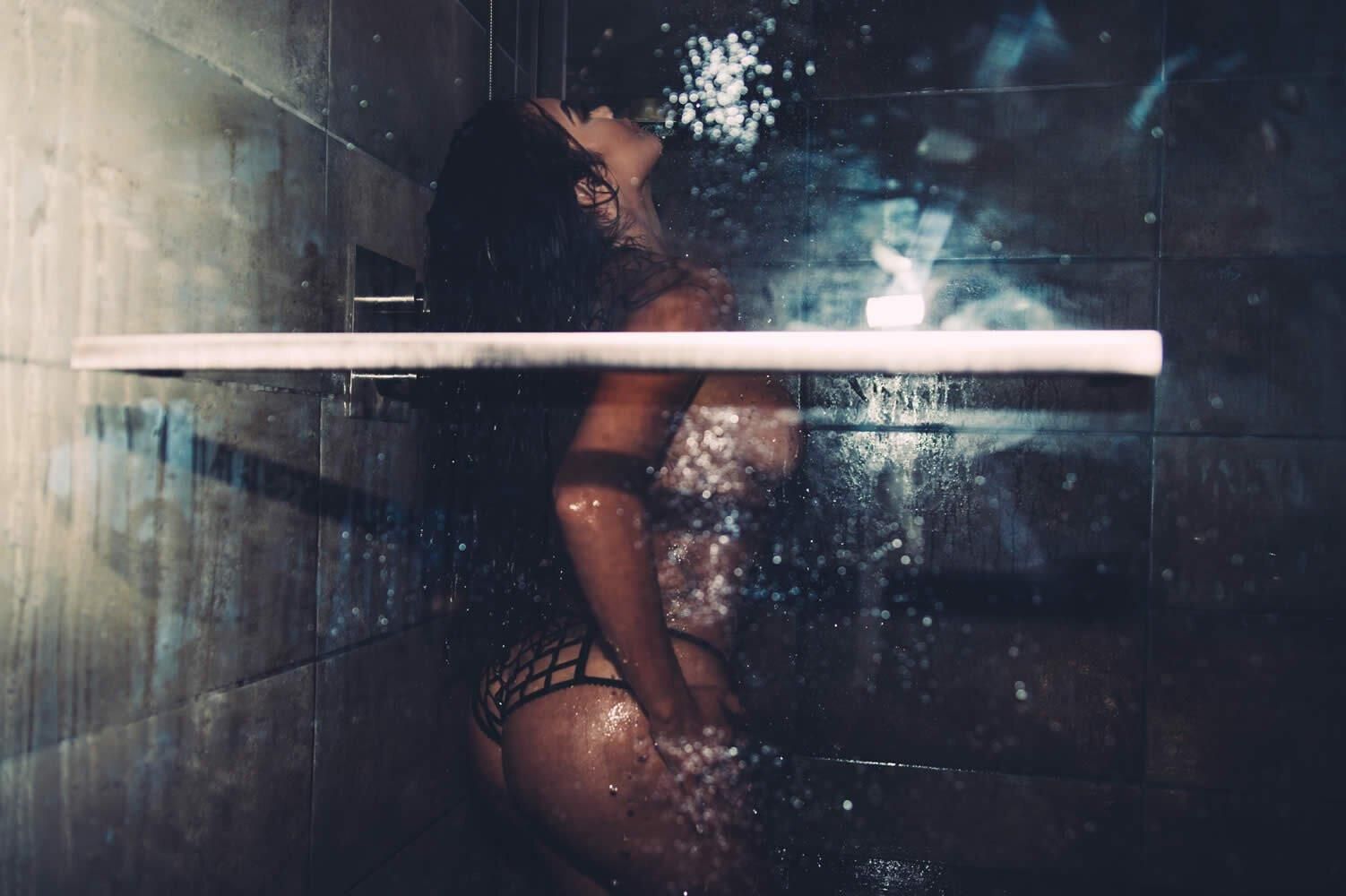 Daisy Marie nass und wild