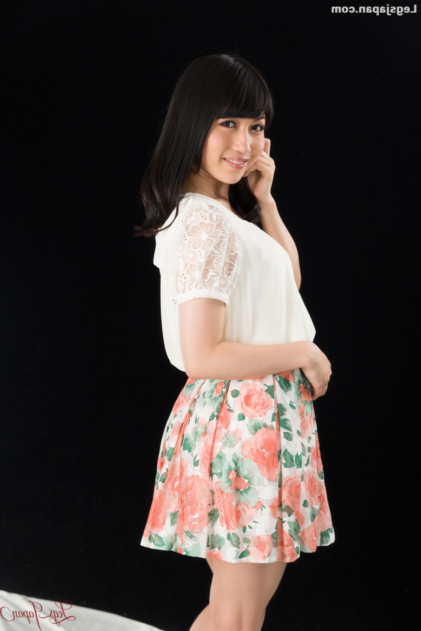 modelo de desnuda japonés REO Saionji