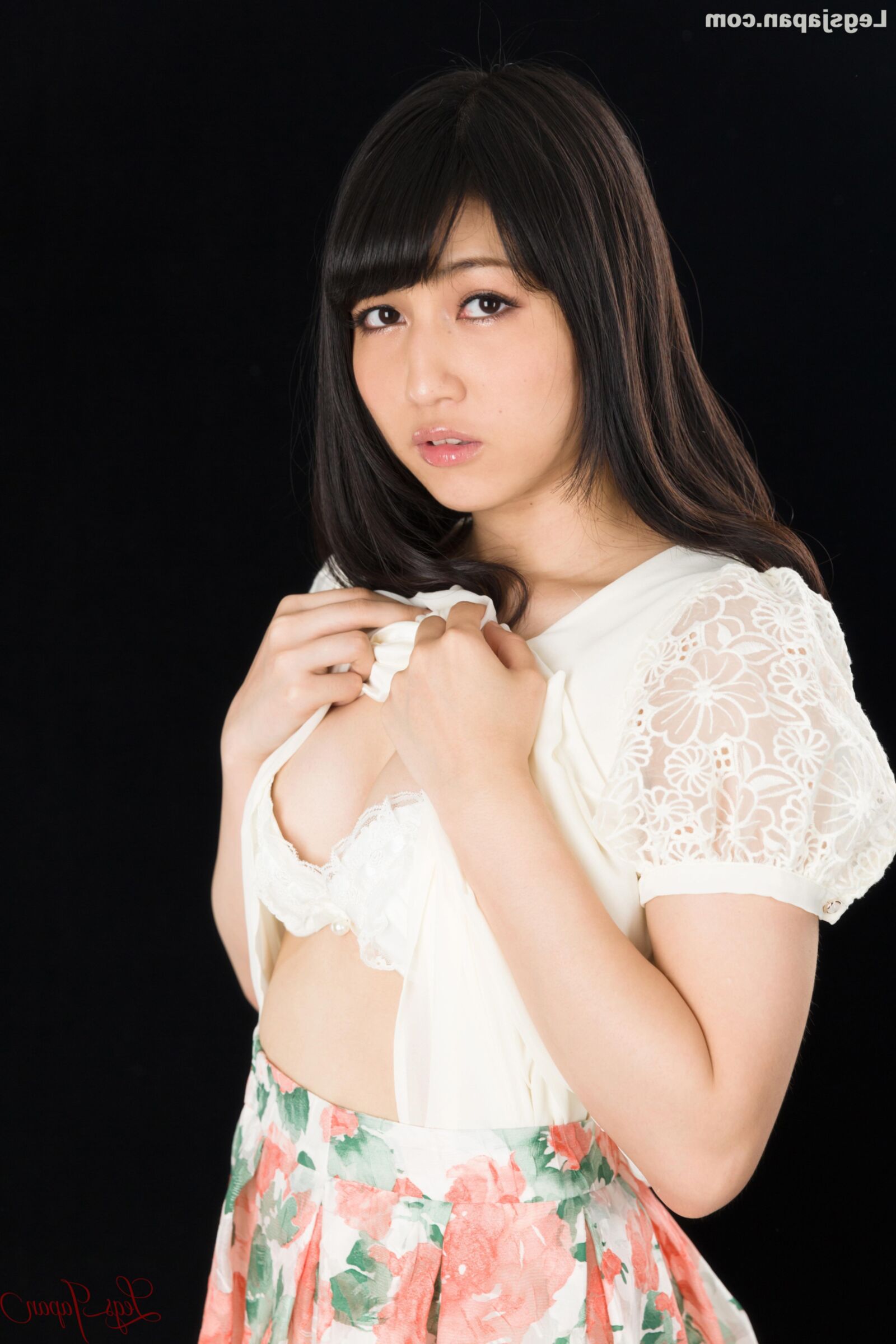 modelo de desnuda japonés REO Saionji