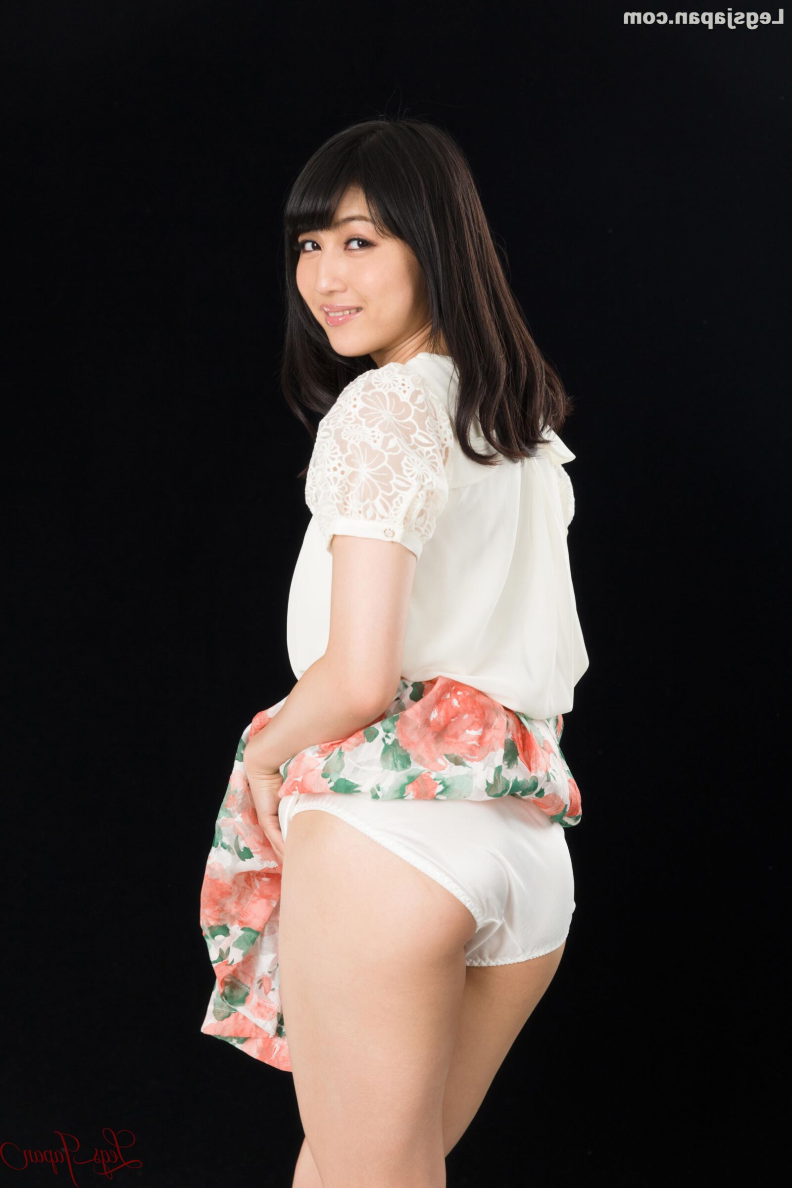 modelo de desnuda japonés REO Saionji