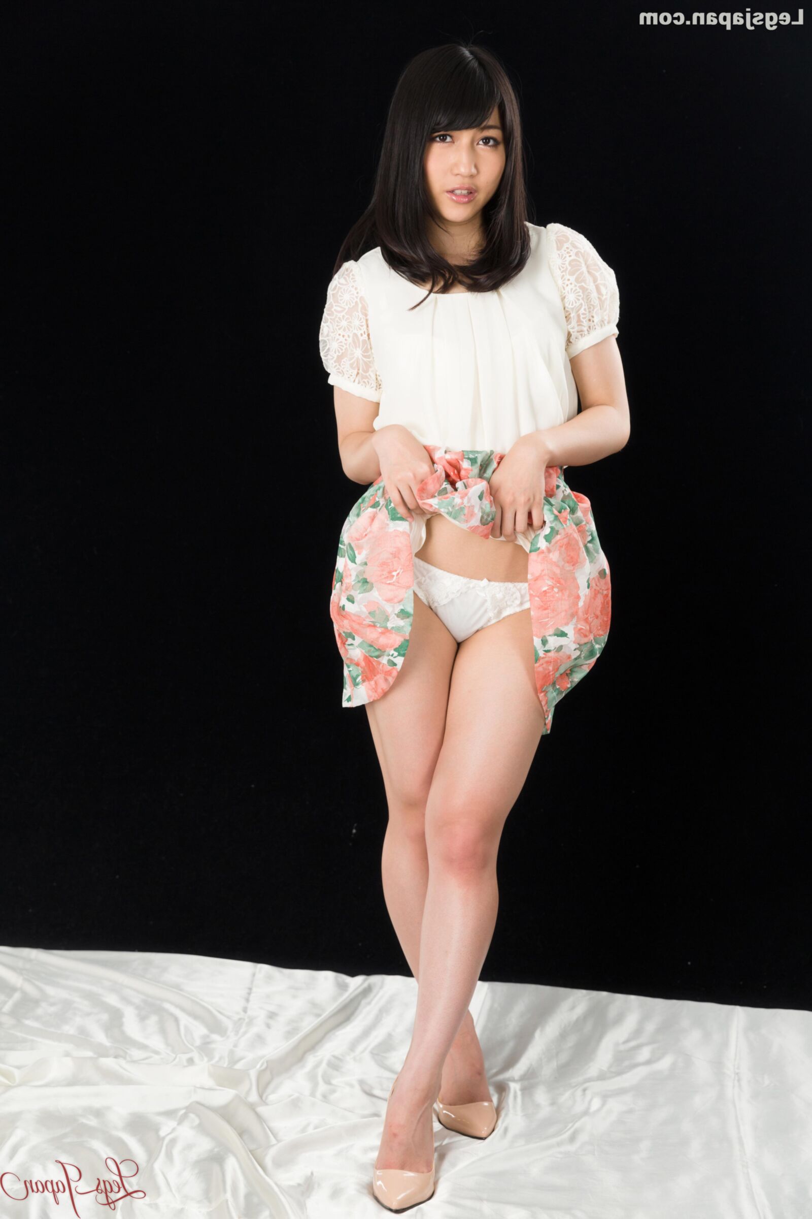 modelo de desnuda japonés REO Saionji