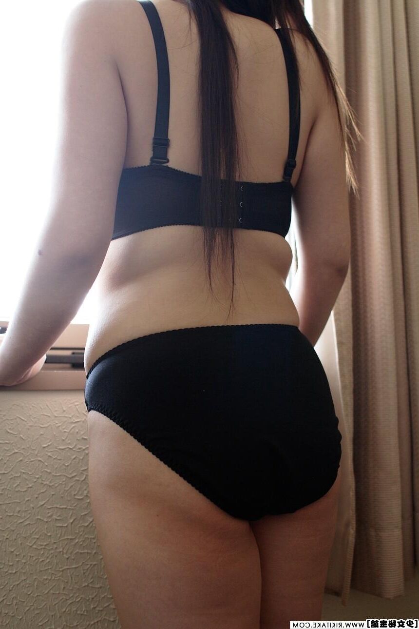 Modelo de desnudos japonés MEGUMI Kousaka (no muestres cara)