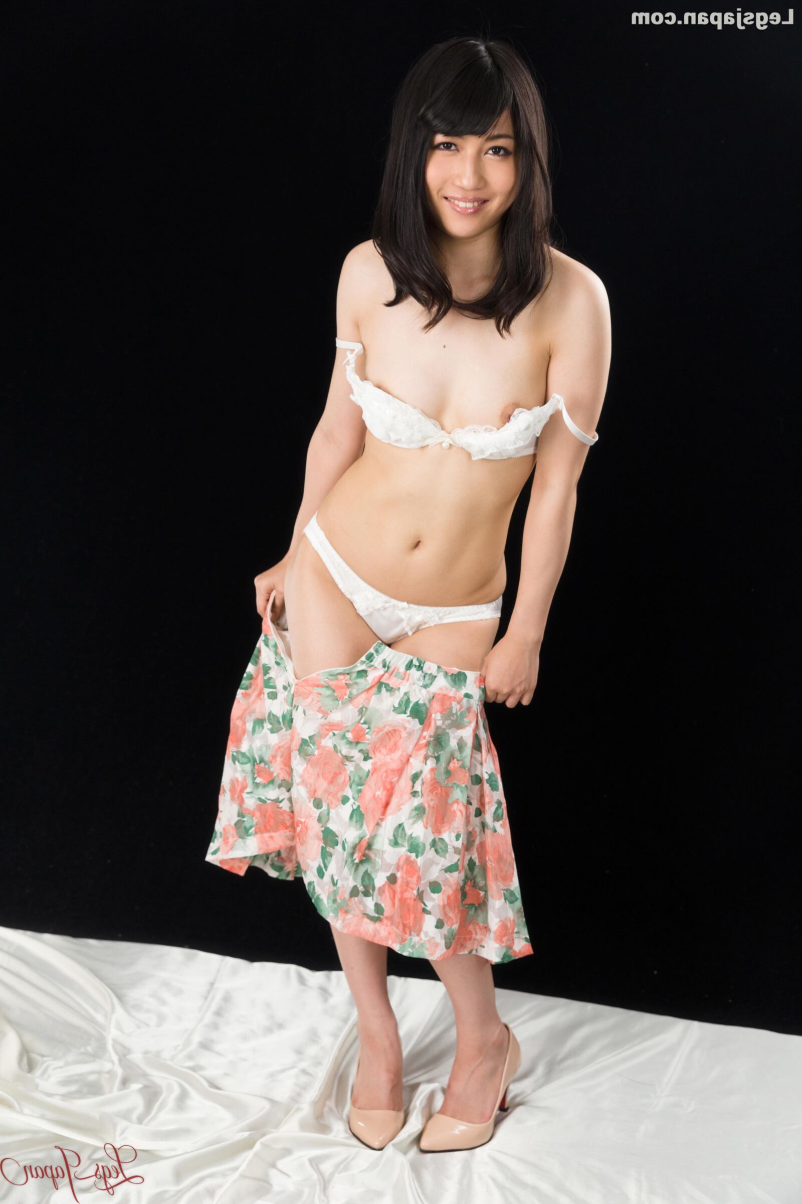 modelo de desnuda japonés REO Saionji