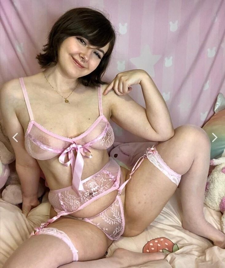 Amateur cute brunette spreading 💦 