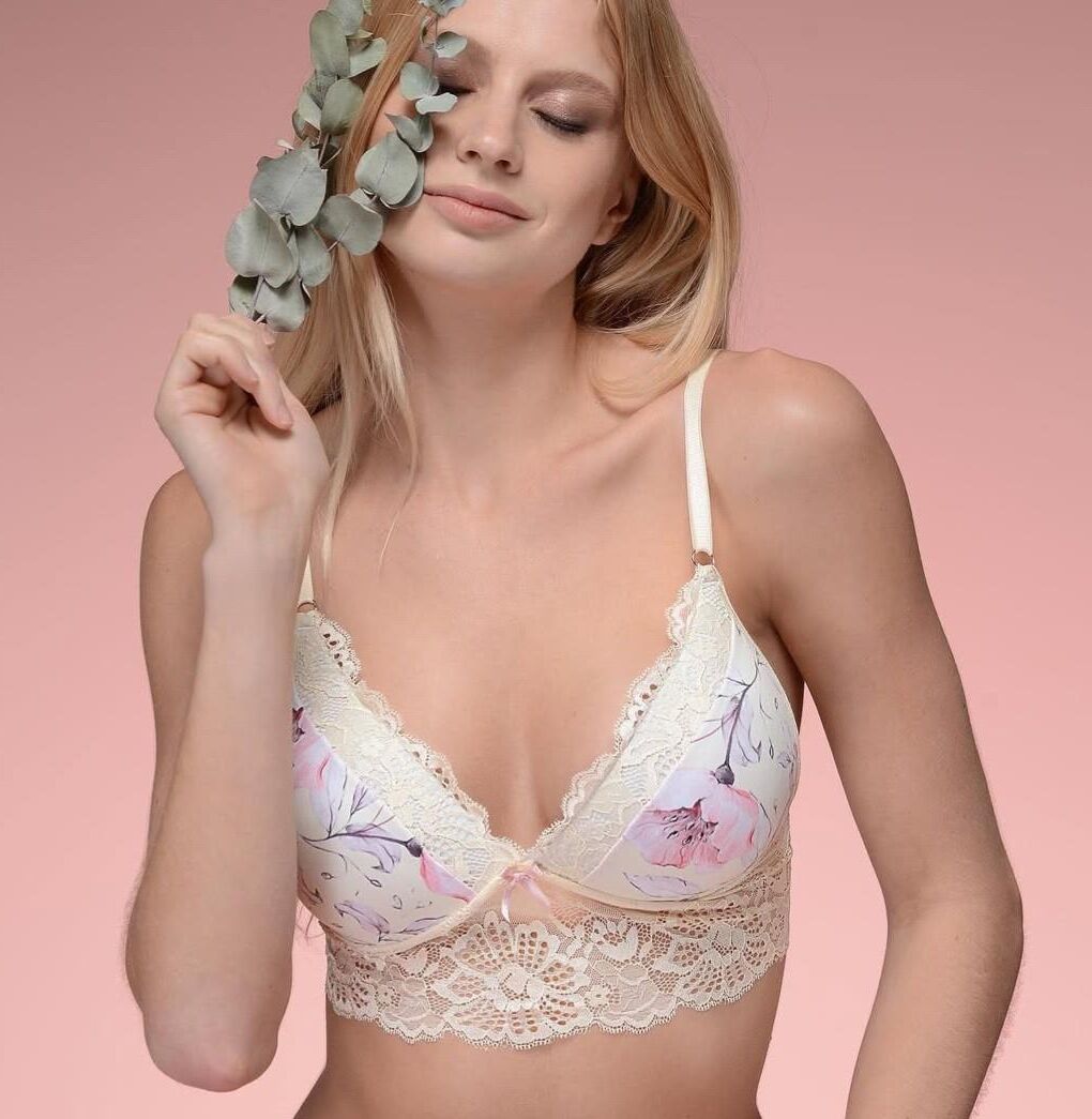 Mix de lingerie e biquíni