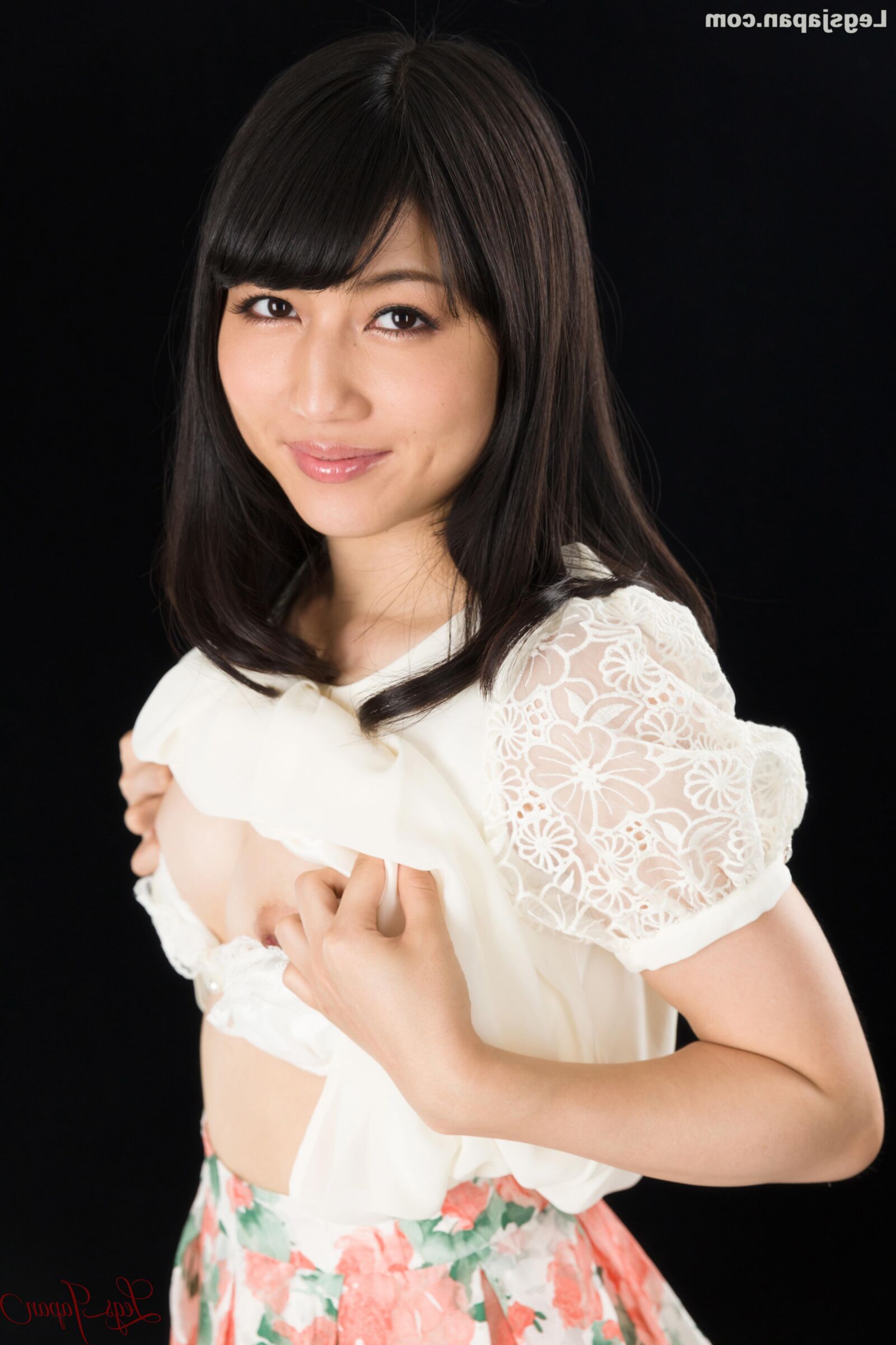 modelo de desnuda japonés REO Saionji