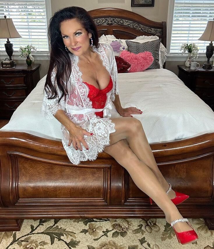 Grannies and MILFS in Lingerie 