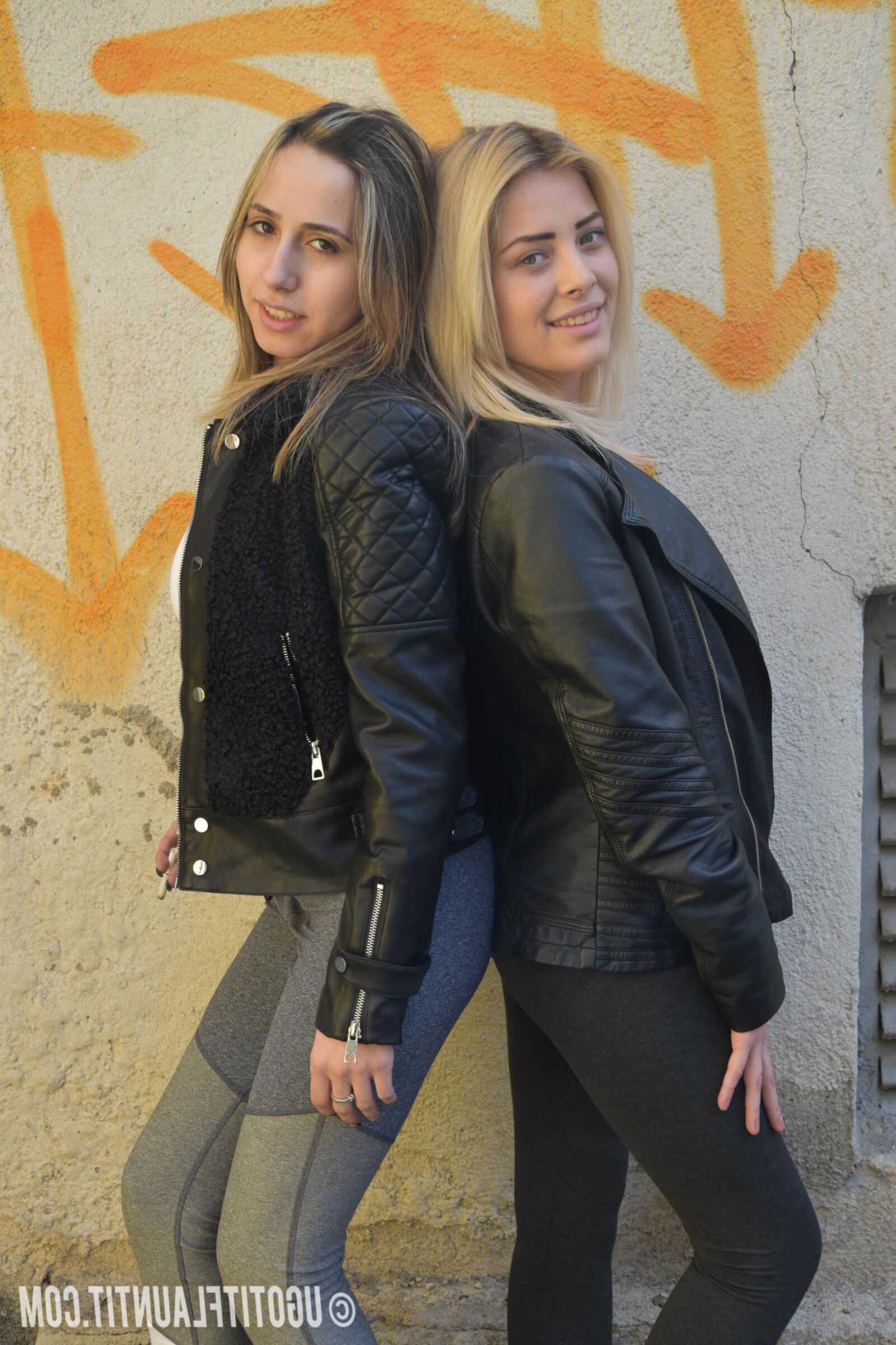 u got it flaunt it  Delia and Julia Indoors Part
