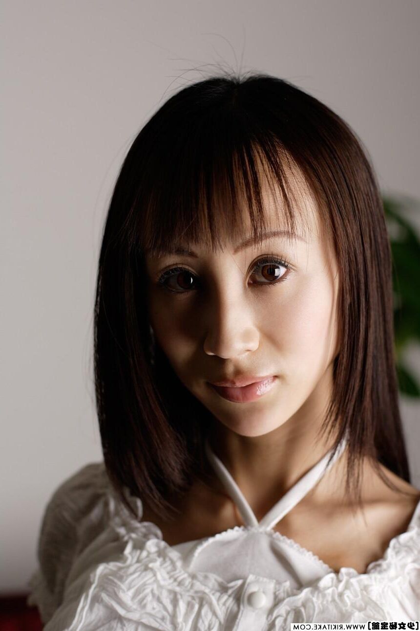 japanese nude model Momoko Suzuki