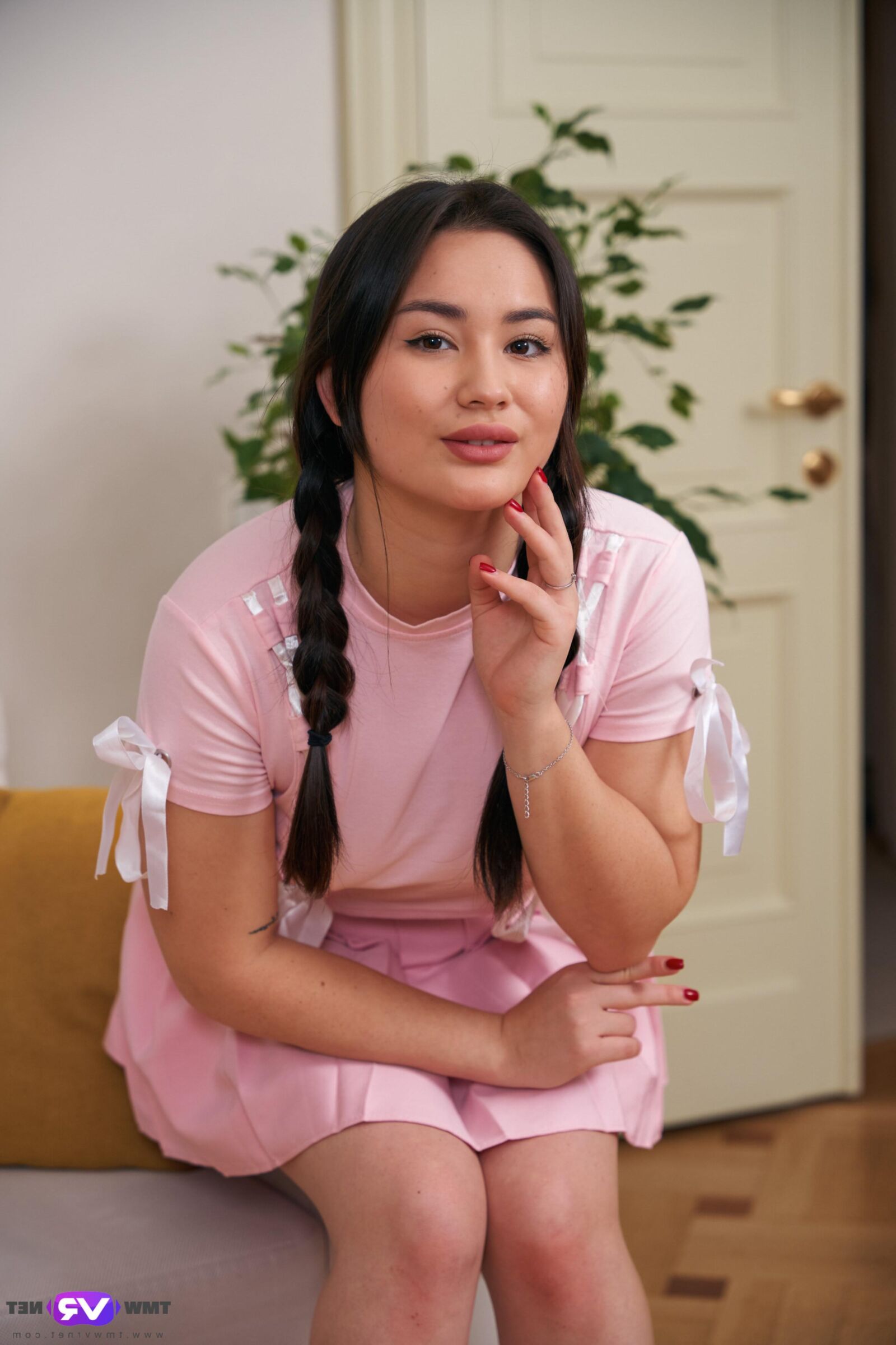Amelia Ost yo Juicy hottie fingers pussy