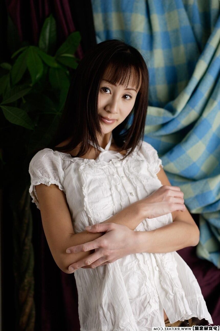 japanese nude model Momoko Suzuki