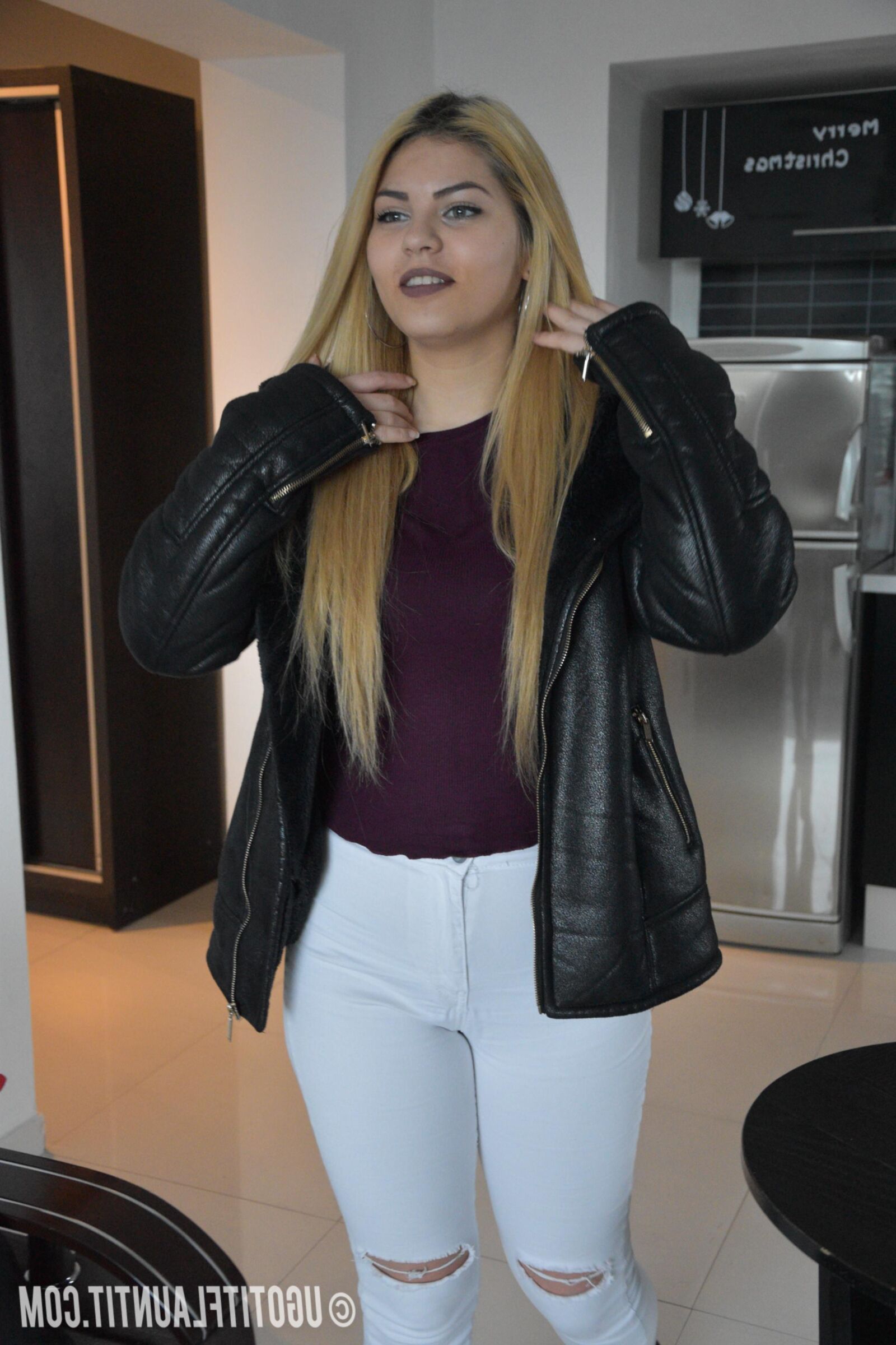 u got it flaunt it  Roxana Indoors Part 