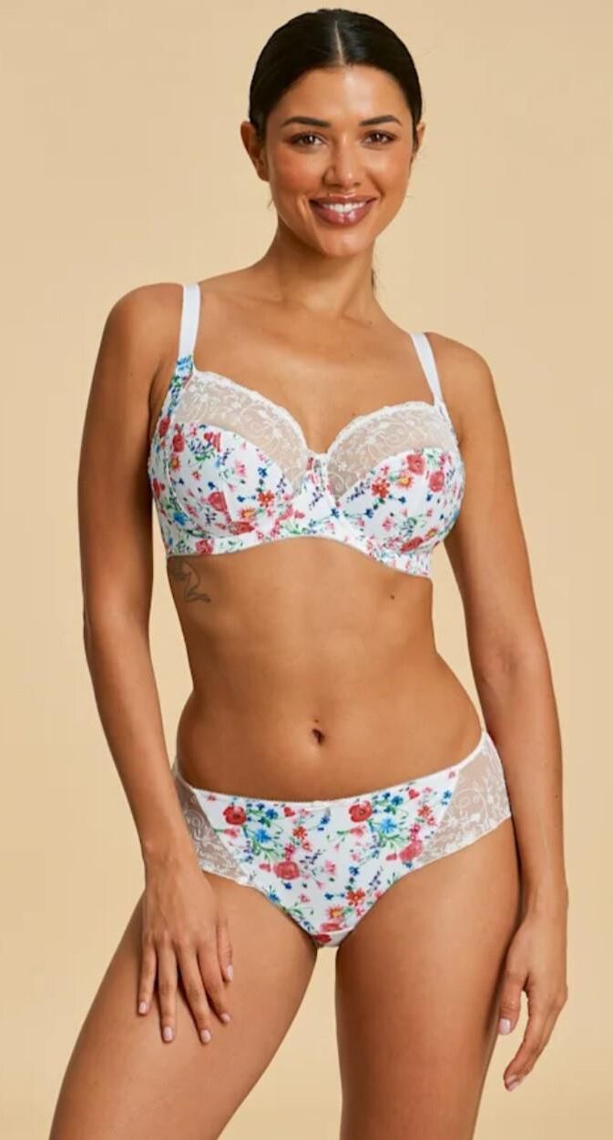 Mélange de lingerie et de bikini