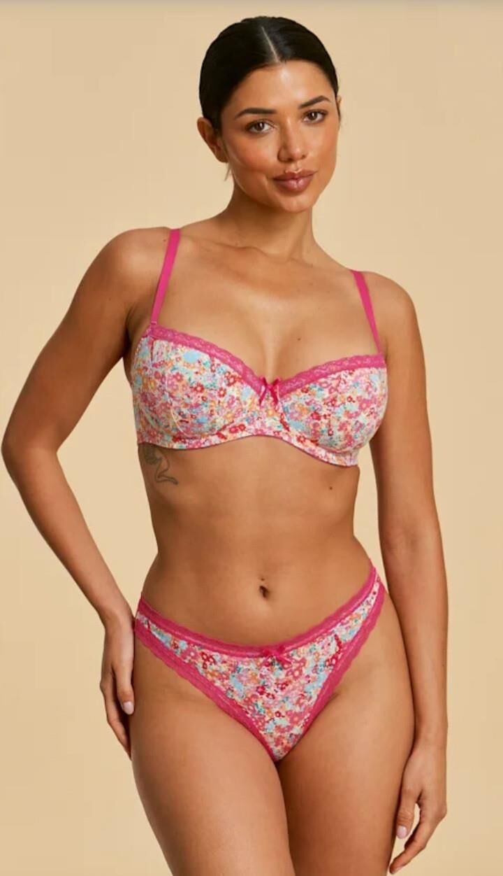 Mélange de lingerie et de bikini