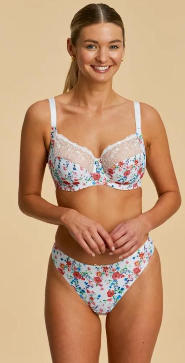 Mélange de lingerie et de bikini