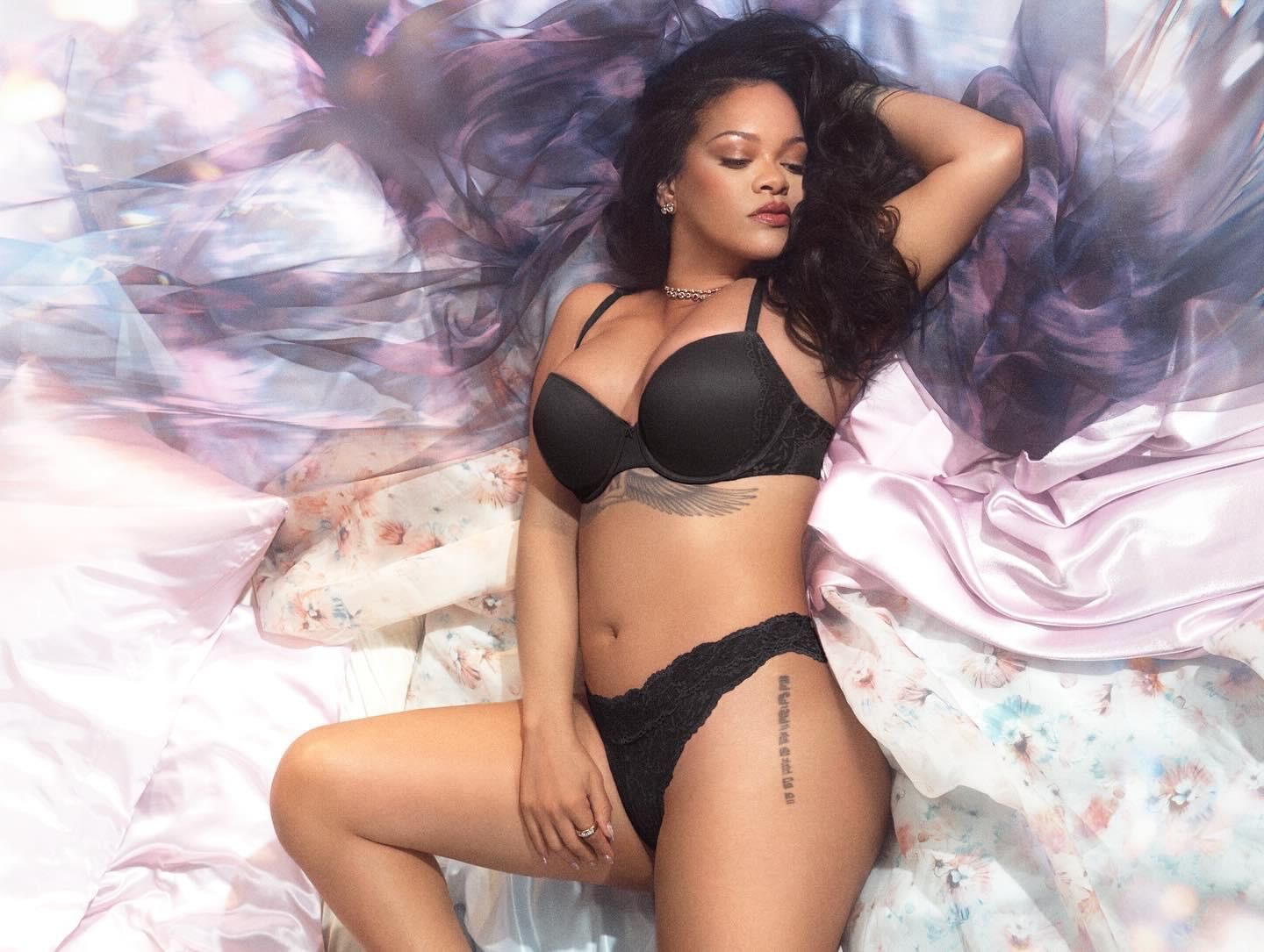 Rihanna for Savage x Fenty Mosaic Lace ()