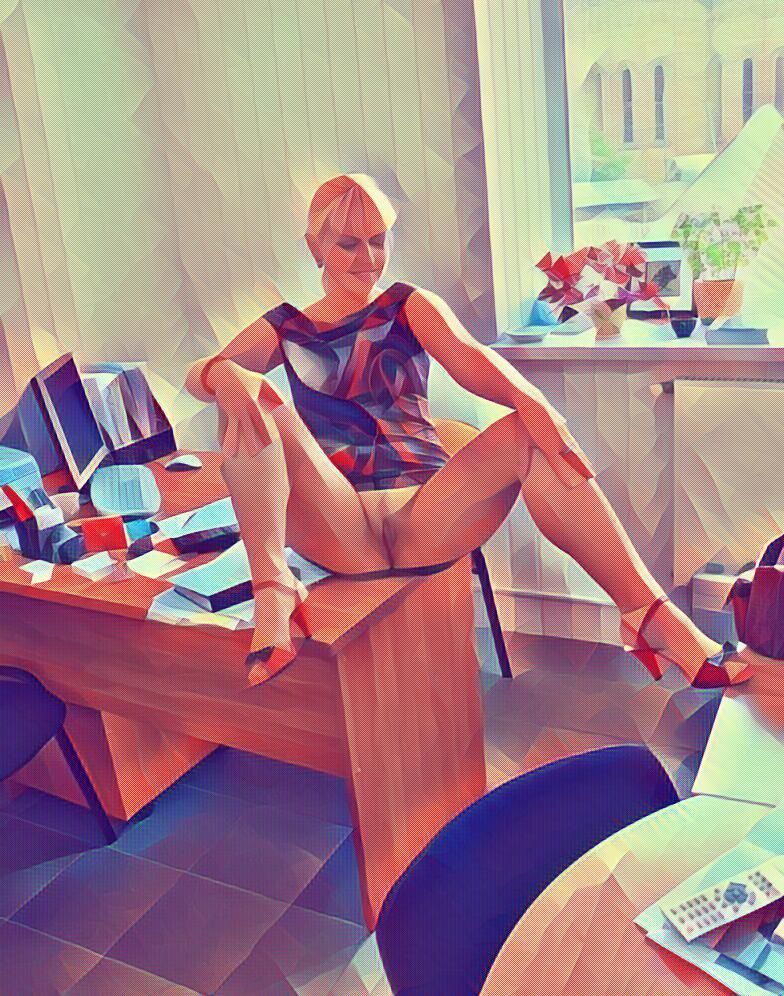 Love to see women spreading legs#